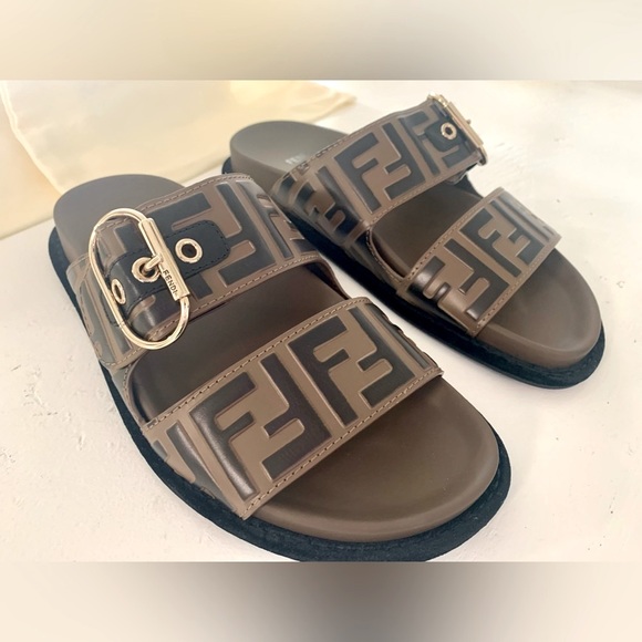 FENDI Leather FF Slide Sandals - Picture 10 of 10